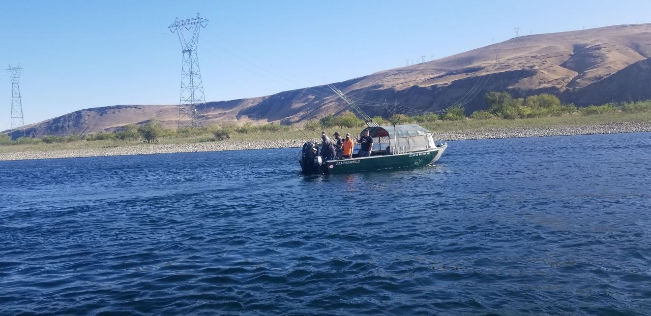 Mid Columbia guide boat on the Columbia River
